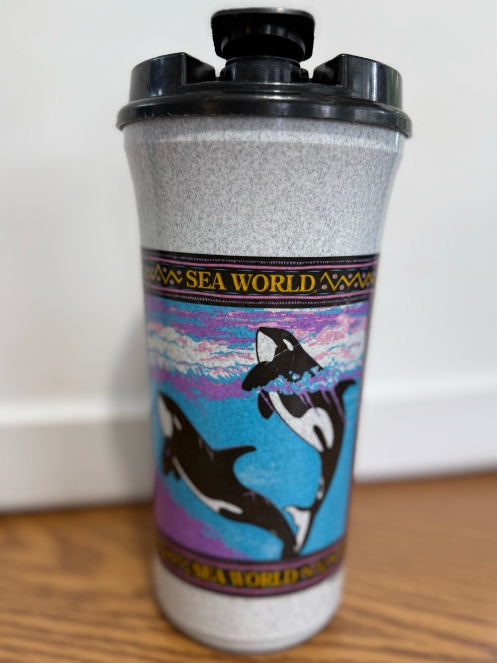 VTG 1990’s Shamu Sea World Collectable 32 oz  Insulated Cup / Travel Mug